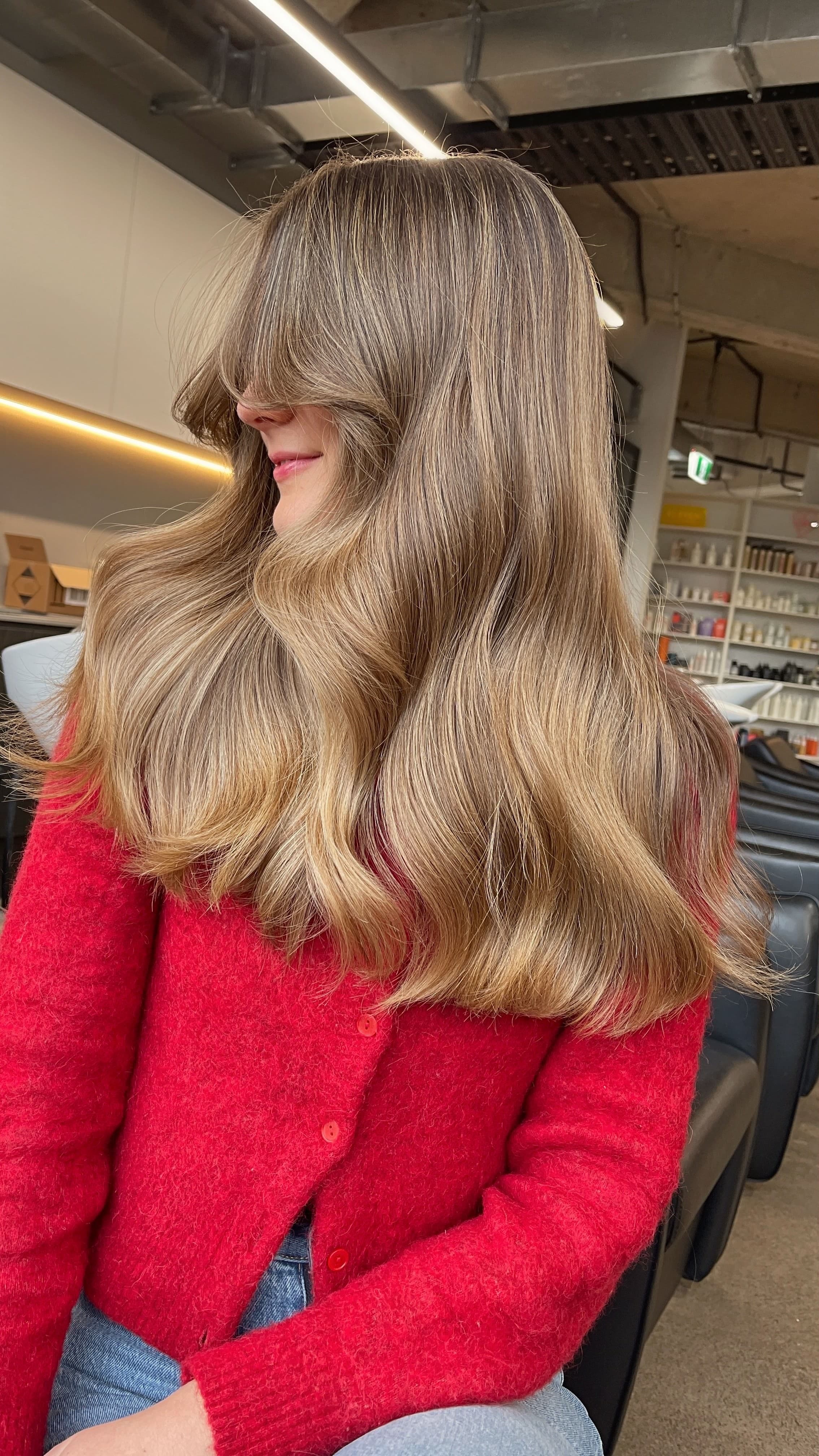 Look 06 · Soft blonde correction